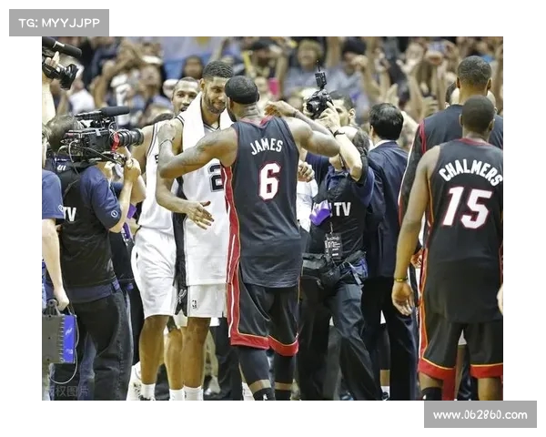 NBA十佳精彩时刻回顾 见证篮球场上最震撼的瞬间与传奇表演
