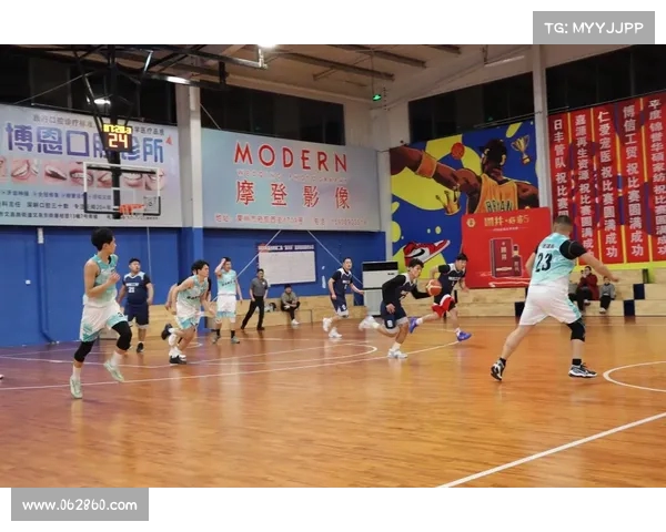 2023年NBA中国赛盛大开幕 球迷热情高涨见证篮球盛宴